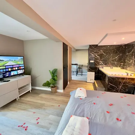 Romantique - Balneo Prive - Parking Apartamento