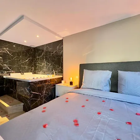 Romantique - Balneo Prive - Parking Apartment